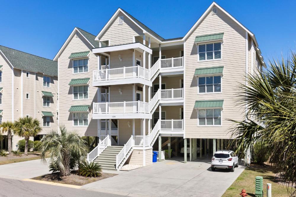 Oceanview 4BR/4BA Condo, Steps to Beach/Pool